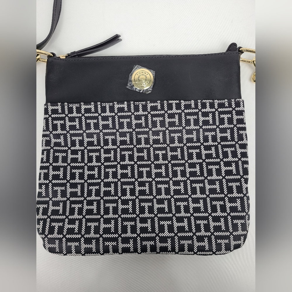 NEW Tommy Hilfiger Women's Black and White Logo Small Crossbody Handbag Purse